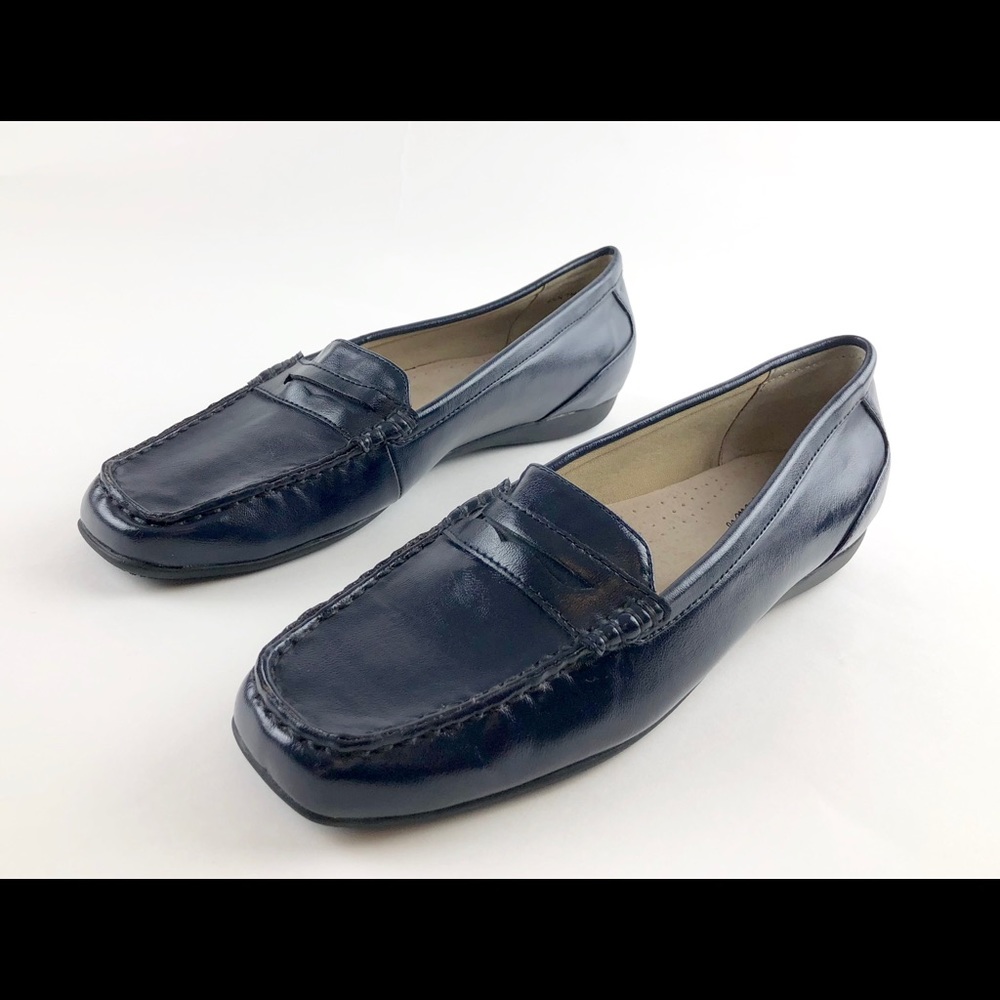 TR Trotters Size 9.5 Navy Blue Slip On Shoes